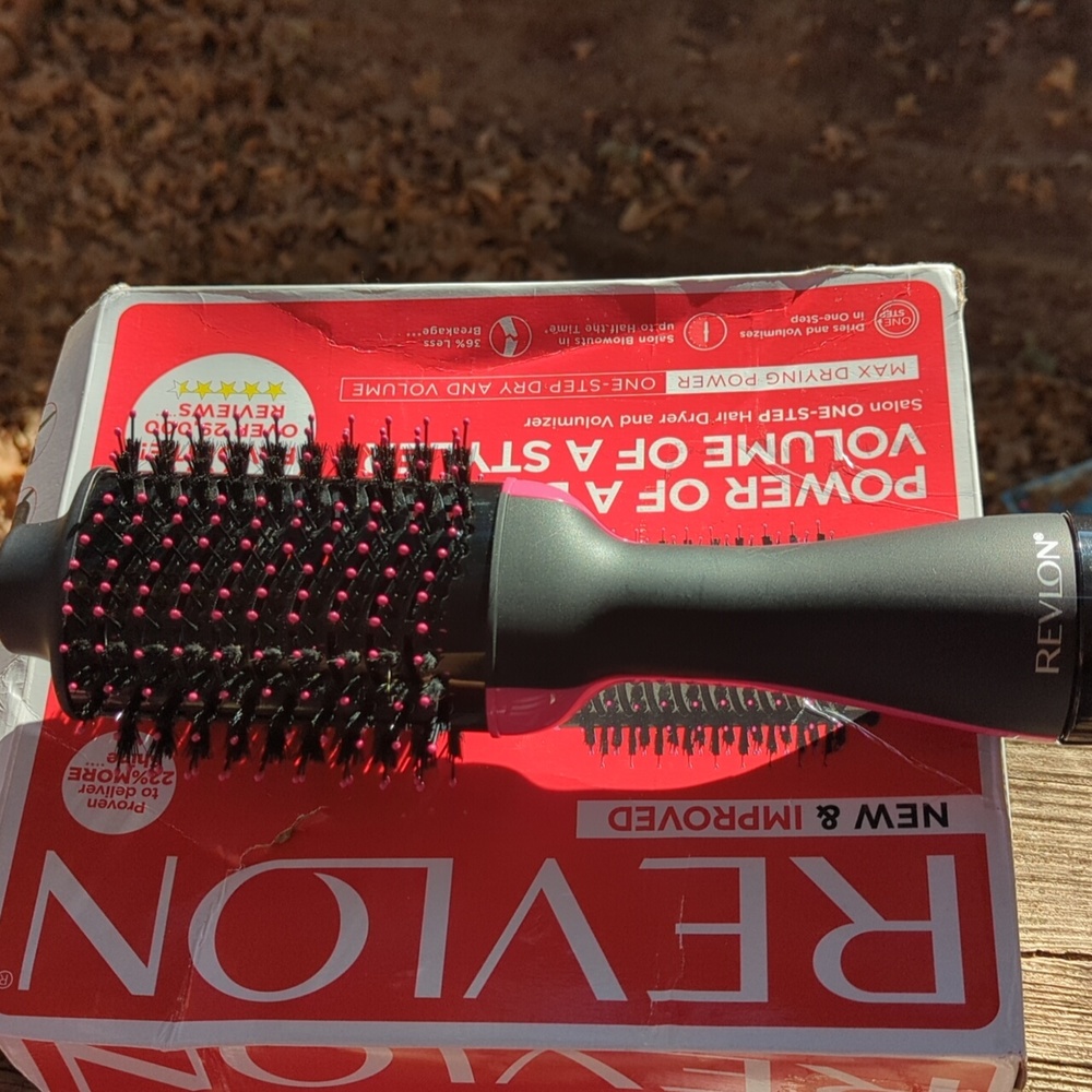 REVELON Salon One-Step Hair Dryer and Volumizer Hot Air Brush